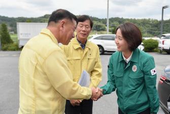 2023년 7월 26일 이영 중소벤처기업부 장관 수해 중소기업 방문 (주)서경테크칼 [우성면 방문리] 이미지